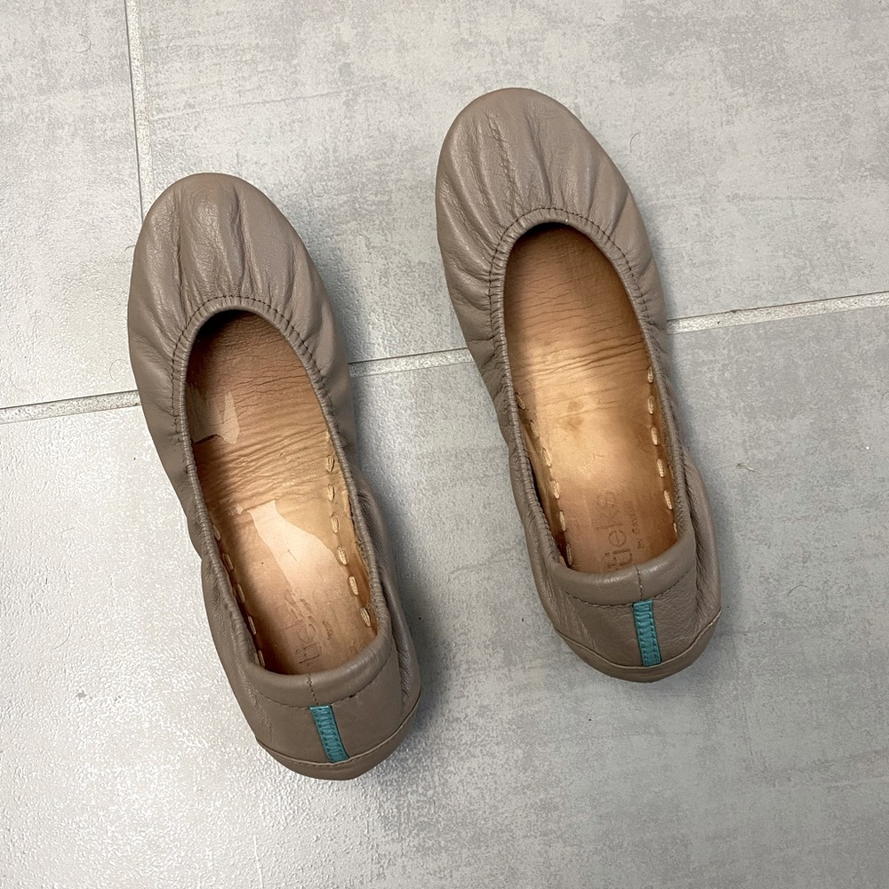 Tiek Taupe Ballet Flats Sz 7